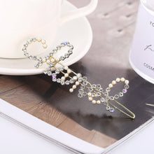 Load image into Gallery viewer, Small Fragrance Letter Pearl Rhinestone Frog Clip
