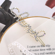 Load image into Gallery viewer, Small Fragrance Letter Pearl Rhinestone Frog Clip
