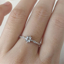 Load image into Gallery viewer, New small and elegant rings
