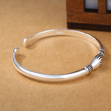 Load image into Gallery viewer, Retro Bracelet Female Hand Ornaments Handshake Creative  Bracelets
