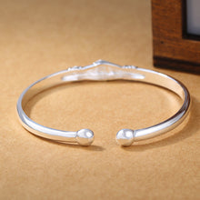 Load image into Gallery viewer, Retro Bracelet Female Hand Ornaments Handshake Creative  Bracelets
